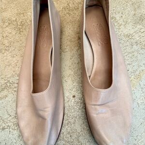 Martiniano Glove Flats in Sand, size 39